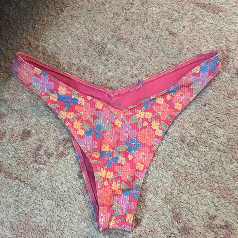 Hollister Pink Floral bikini bottoms cheeky size small